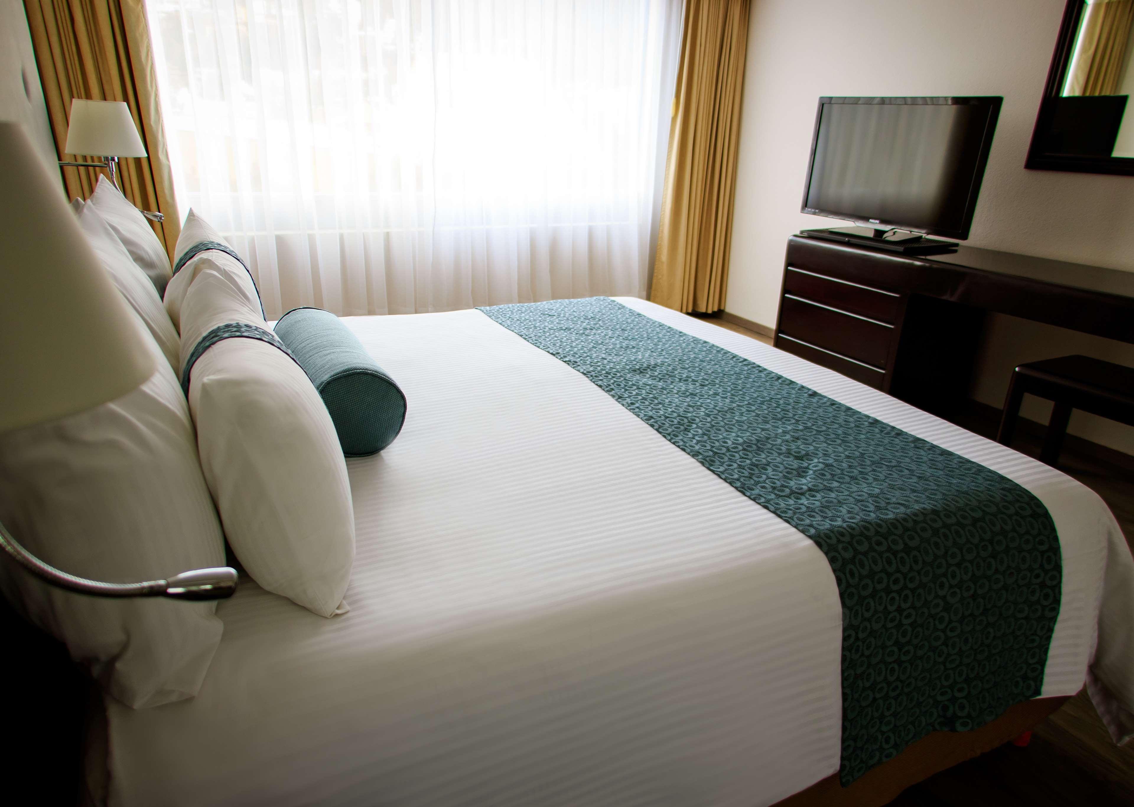 Grand Cantalagua Hotel Morelia, BW Signature Collection Екстериор снимка A bed runner