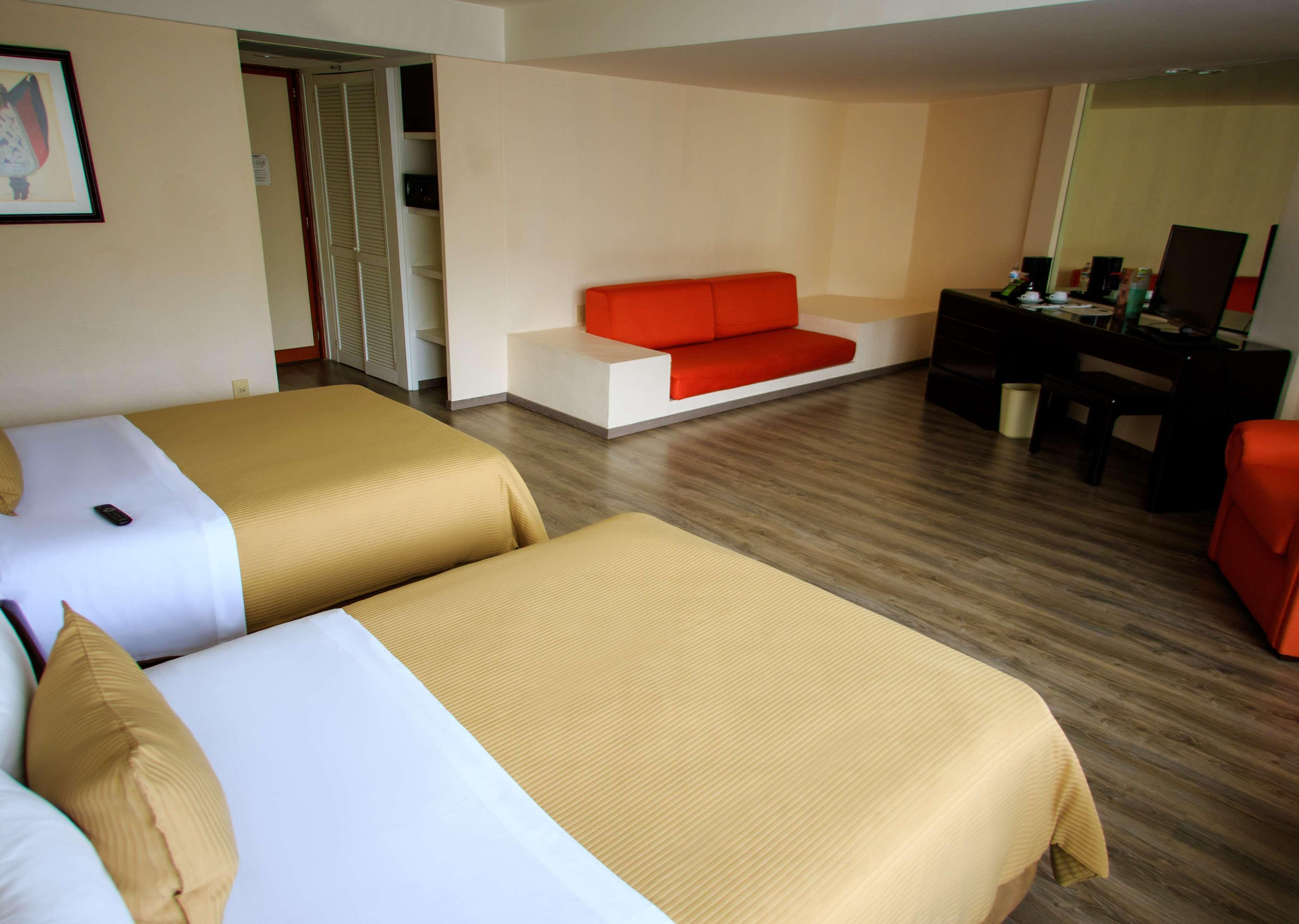 Grand Cantalagua Hotel Morelia, BW Signature Collection Екстериор снимка A room at the hotel