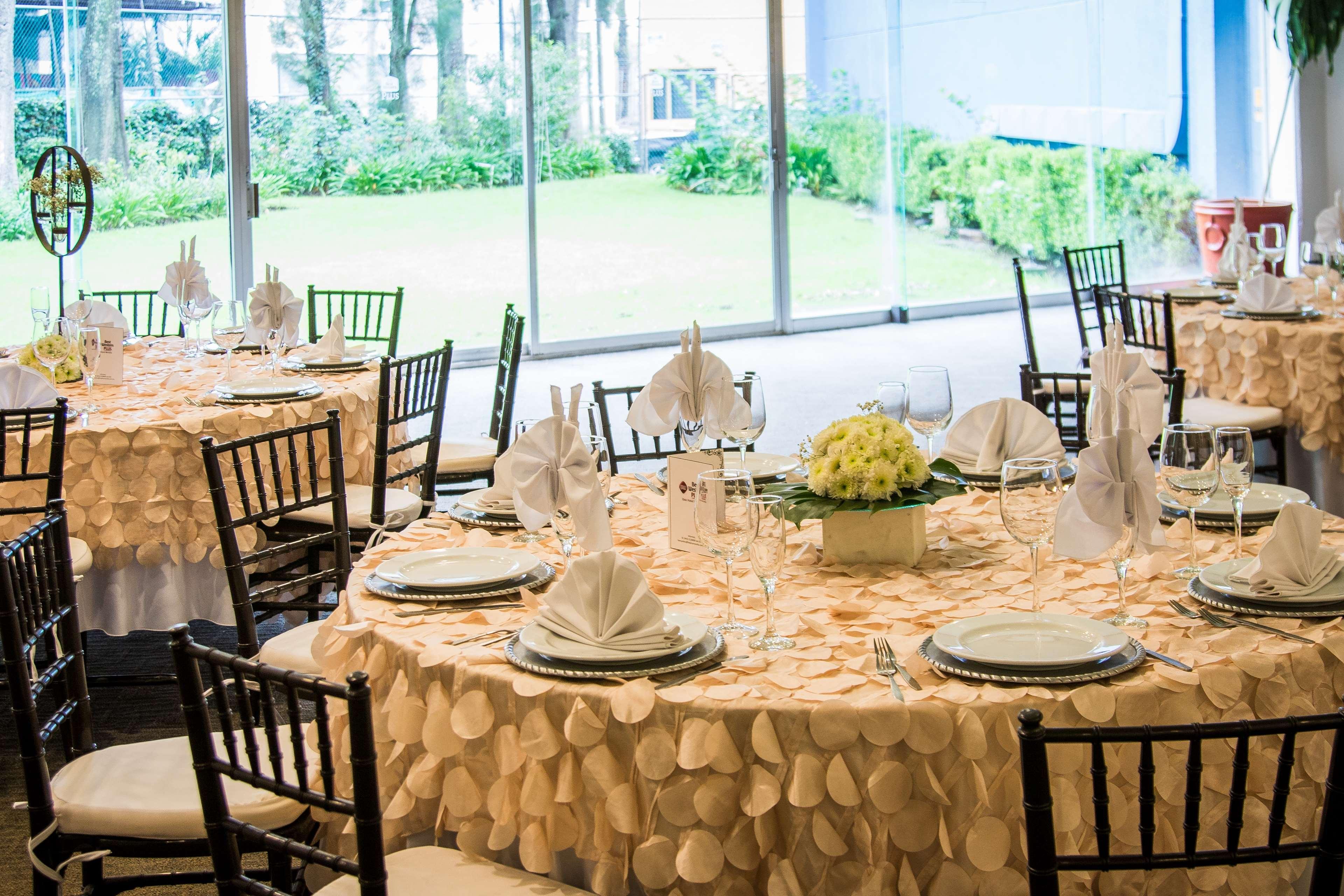 Grand Cantalagua Hotel Morelia, BW Signature Collection Екстериор снимка A table set for a formal dinner