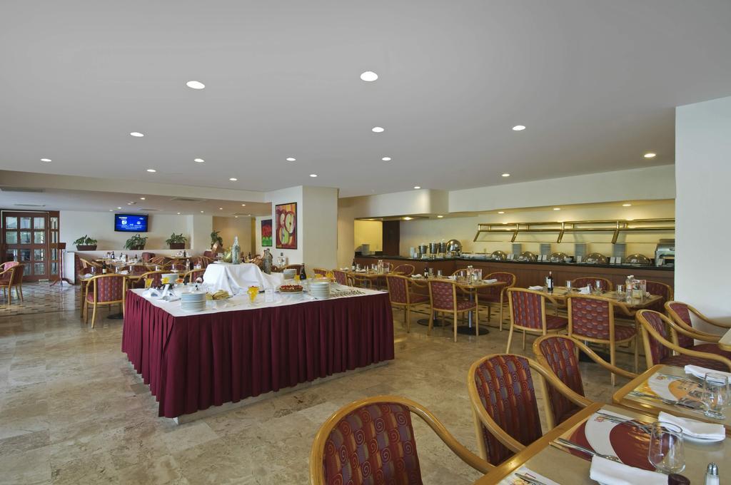 Grand Cantalagua Hotel Morelia, BW Signature Collection Ресторант снимка The restaurant